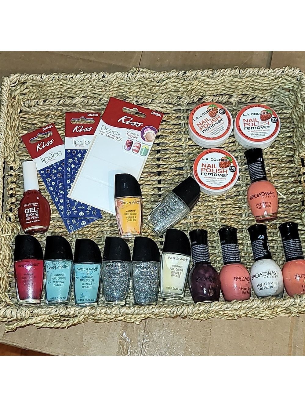 Wet n Wild Kiss Broadway nails Manicure Pedicure Set NWT